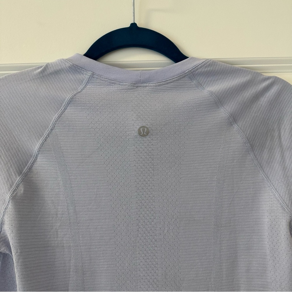Like new Lululemon Swiflty Tech SS - Picture 3 of 3